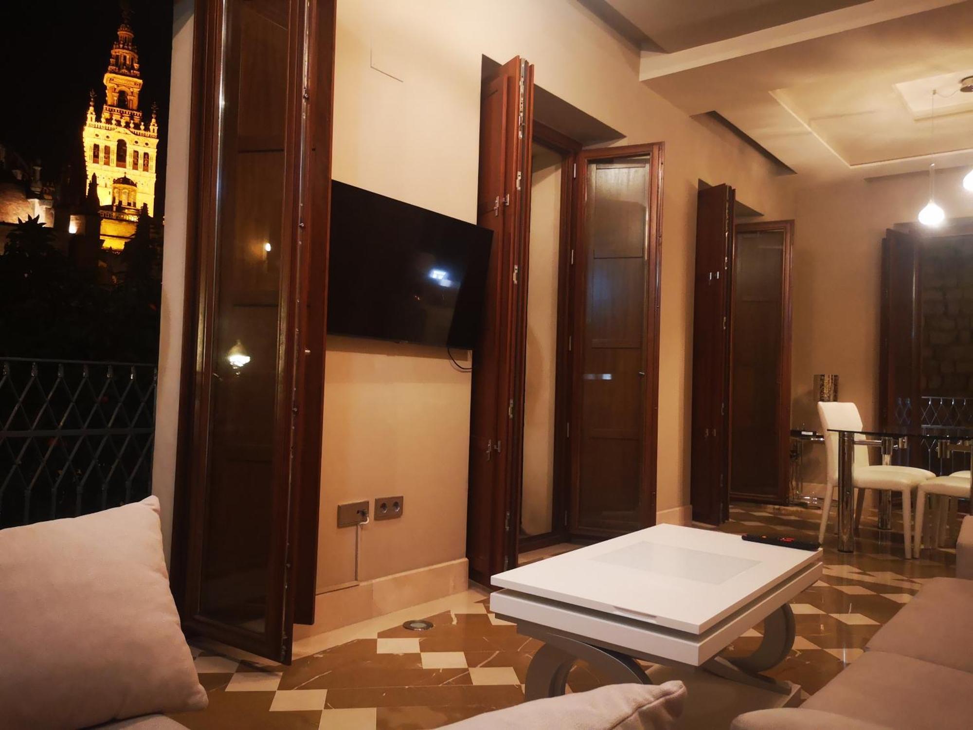Luxury Apartment With Views To Alcazar, Cathedral And Giralda. Sevilha Exterior foto