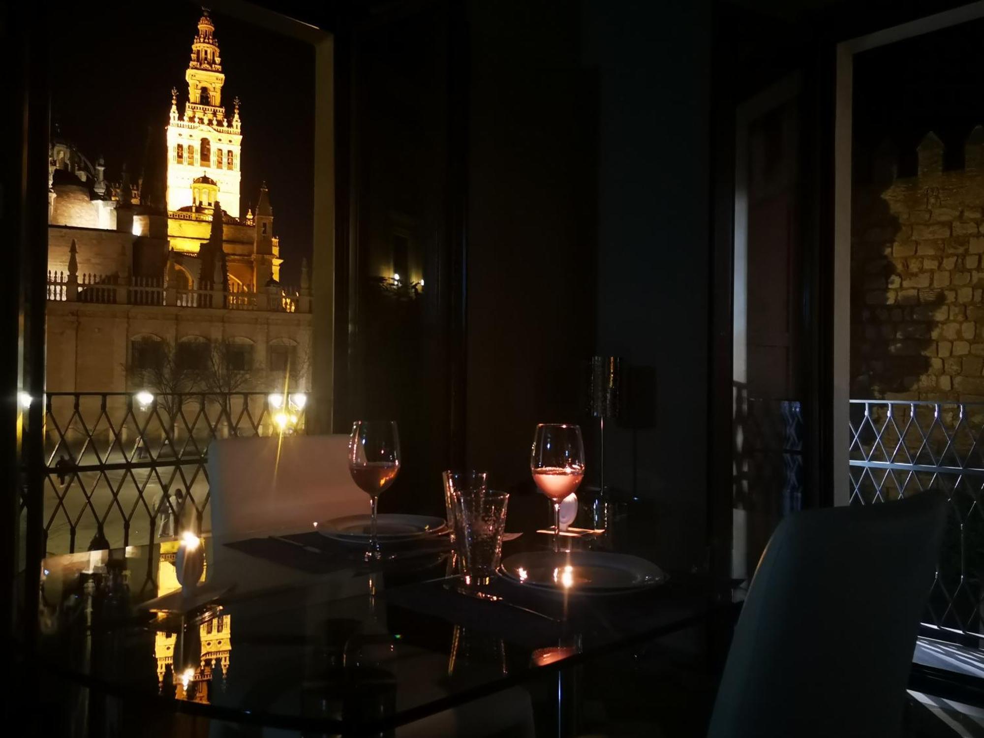 Luxury Apartment With Views To Alcazar, Cathedral And Giralda. Sevilha Exterior foto