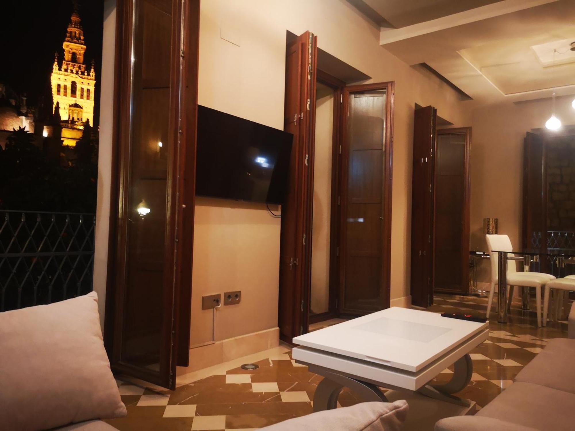 Luxury Apartment With Views To Alcazar, Cathedral And Giralda. Sevilha Exterior foto