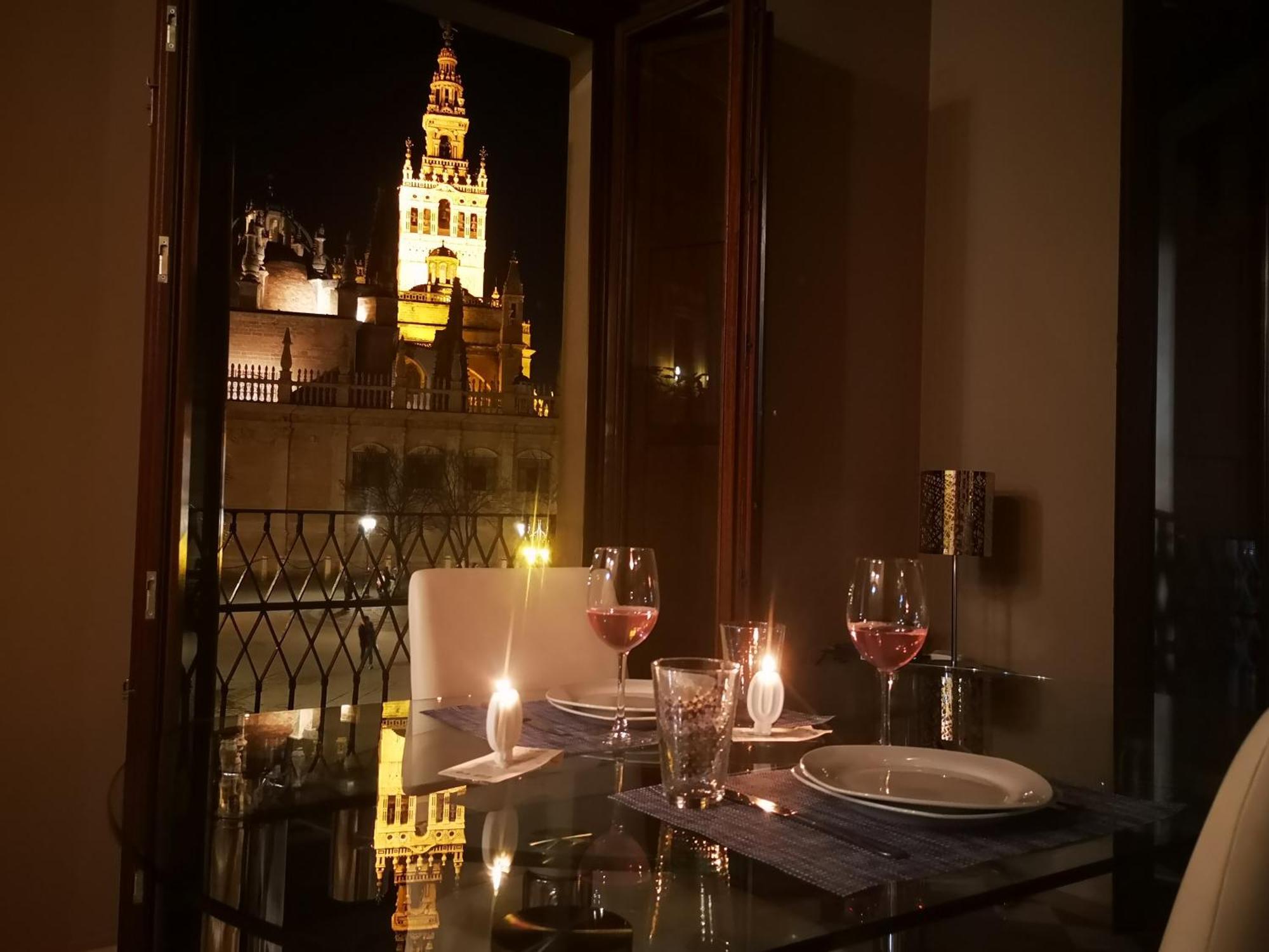 Luxury Apartment With Views To Alcazar, Cathedral And Giralda. Sevilha Exterior foto